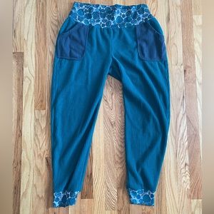 Youer Green Chill Fleece Pants EUC